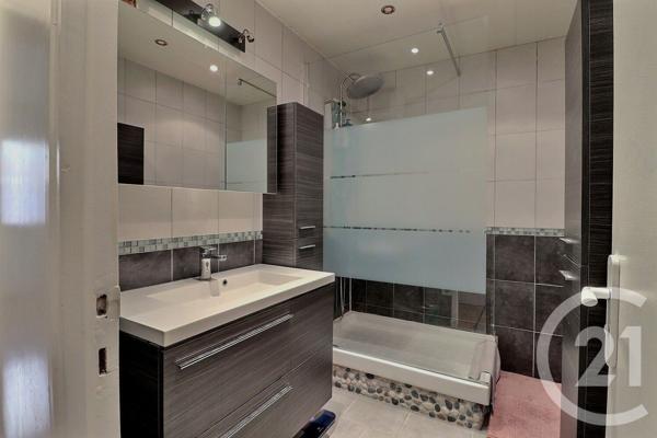 Appartement F7 Et + à vendre  5 pièces - 106,24 m2 VAUJOURS - 93