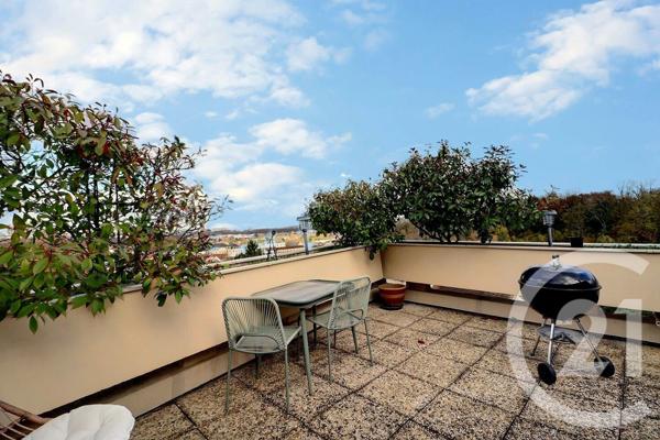 Appartement F7 Et + à vendre  5 pièces - 106,24 m2 VAUJOURS - 93
