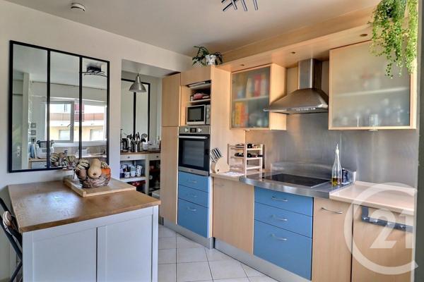 Appartement F7 Et + à vendre  5 pièces - 106,24 m2 VAUJOURS - 93