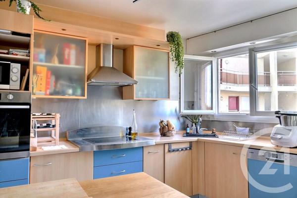 Appartement F7 Et + à vendre  5 pièces - 106,24 m2 VAUJOURS - 93