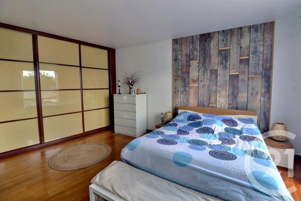 Appartement F7 Et + à vendre  5 pièces - 106,24 m2 VAUJOURS - 93