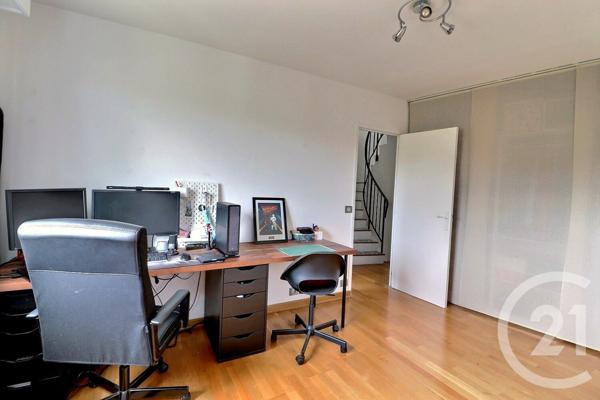 Appartement F7 Et + à vendre  5 pièces - 106,24 m2 VAUJOURS - 93