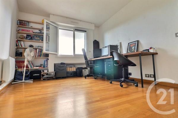 Appartement F7 Et + à vendre  5 pièces - 106,24 m2 VAUJOURS - 93