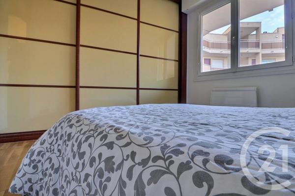 Appartement F7 Et + à vendre  5 pièces - 106,24 m2 VAUJOURS - 93