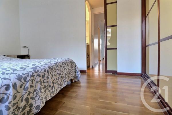 Appartement F7 Et + à vendre  5 pièces - 106,24 m2 VAUJOURS - 93