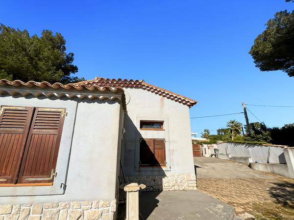 Maison 3 pièces d'environ 104 m2 avec terrain et garage à Carry-le-Rouet 13620