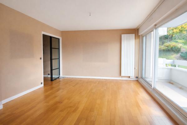 Appartement
                                                                                                                                                                                                                                                                                                                        6 pièce(s)                                                                                                                                                                                                          4 chambre(s)                                                                                                                                                                                                          113  m²