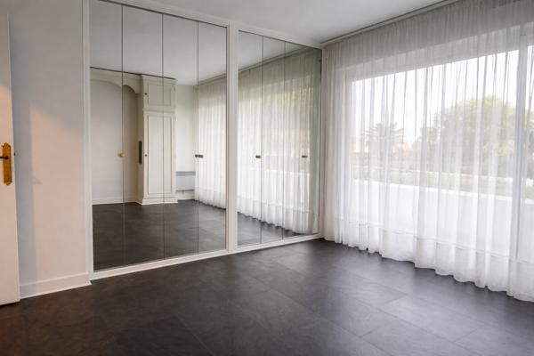 Appartement
                                                                                                                                                                                                                                                                                                                        6 pièce(s)                                                                                                                                                                                                          4 chambre(s)                                                                                                                                                                                                          113  m²