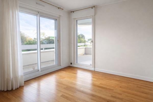 Appartement
                                                                                                                                                                                                                                                                                                                        6 pièce(s)                                                                                                                                                                                                          4 chambre(s)                                                                                                                                                                                                          113  m²