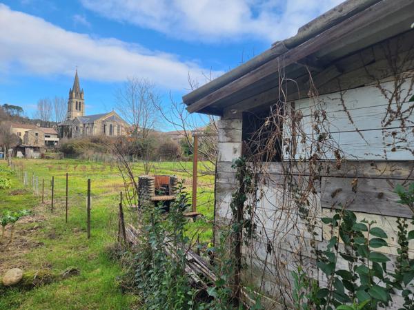 Maison de ville - à rénover - 100 m² - mitoyenne - tout à l’égout - jardin non-attenant 800 m² avec irrigation Aubenas (07200)