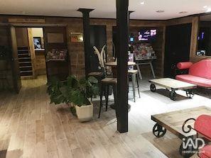 Hôtel-restaurant à vendre 1 750 m² Saint-Andiol