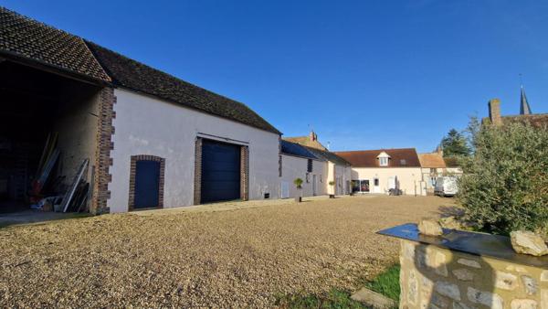 CORPS DE FERME SUR 6 000 m² SECTEUR ST VALERIEN