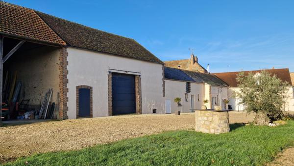 CORPS DE FERME SUR 6 000 m² SECTEUR ST VALERIEN