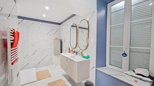 CORPS DE FERME SUR 6 000 m² SECTEUR ST VALERIEN