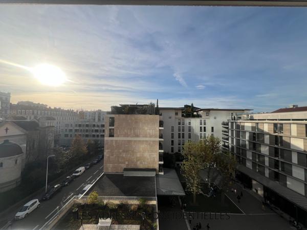 LYON 6ème - SECTEUR SAINT POTHIN - RESIDENCE SENIORS - T2 - BALCON.