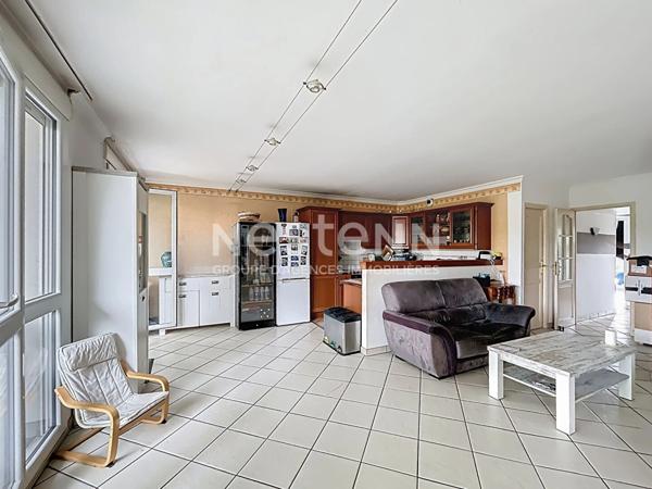 Beau 5 pièces de 93 m² avec balcon, parking et ascenseur à Chilly-Mazarin