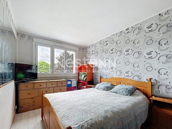 Beau 5 pièces de 93 m² avec balcon, parking et ascenseur à Chilly-Mazarin