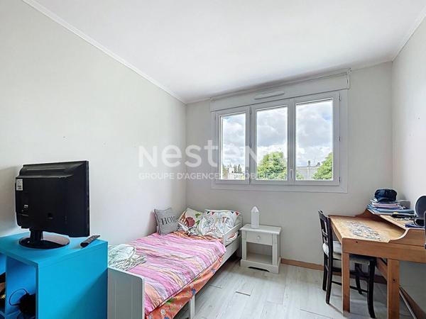 Beau 5 pièces de 93 m² avec balcon, parking et ascenseur à Chilly-Mazarin
