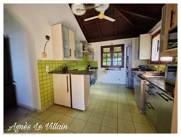 Propriété Maison + Gites sur 9 650 m2 de Terrain