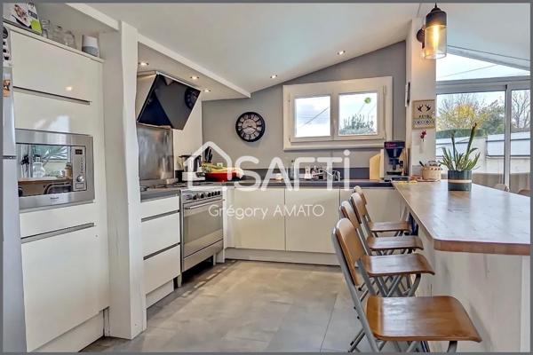 Maison familiale atypique en pierre avec piscine sur Ambares et Lagrave