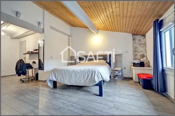 Maison familiale atypique en pierre avec piscine sur Ambares et Lagrave