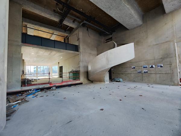 Local Commercial 3 pièces - 750 m²