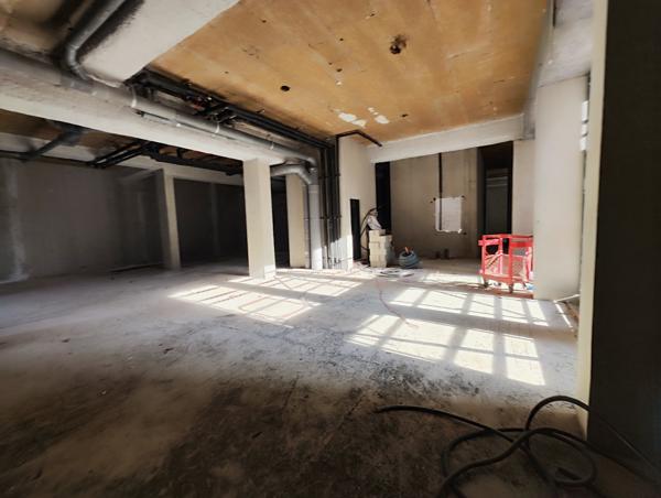 Local Commercial 3 pièces - 750 m²