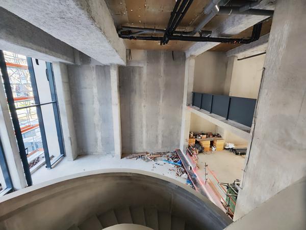 Local Commercial 3 pièces - 750 m²