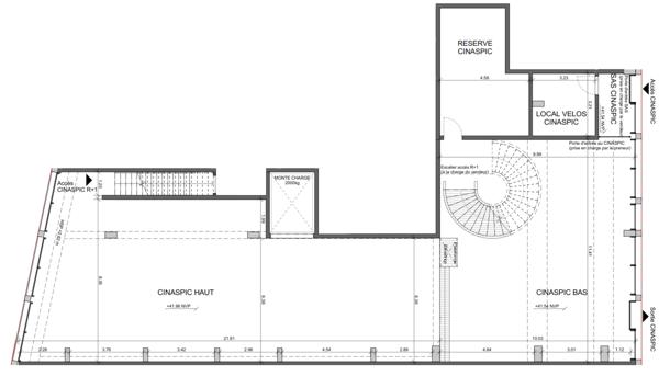 Local Commercial 3 pièces - 750 m²