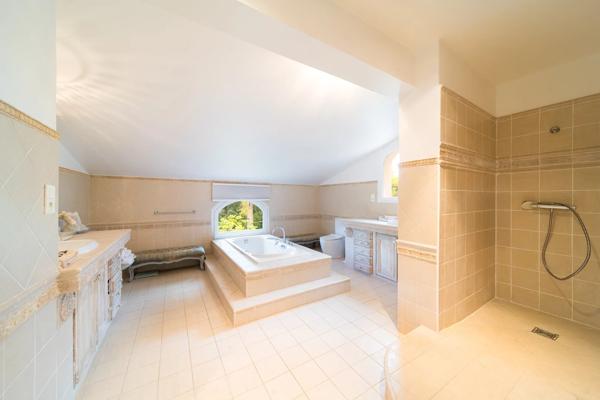 Magnifique villa dans un domaine sécurisé