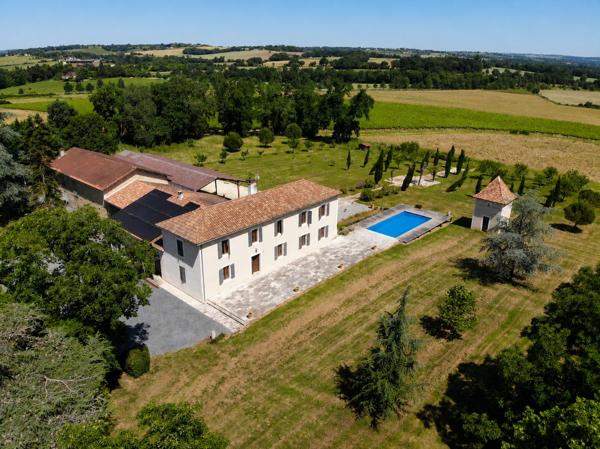 Domaine de 29 Hectares avec Maison Rénovée, Piscine, Vignoble
