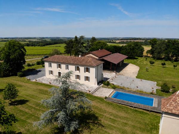 Domaine de 29 Hectares avec Maison Rénovée, Piscine, Vignoble