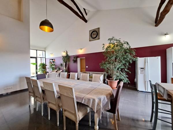Domaine de 29 Hectares avec Maison Rénovée, Piscine, Vignoble