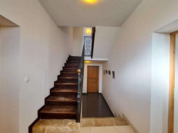 Domaine de 29 Hectares avec Maison Rénovée, Piscine, Vignoble