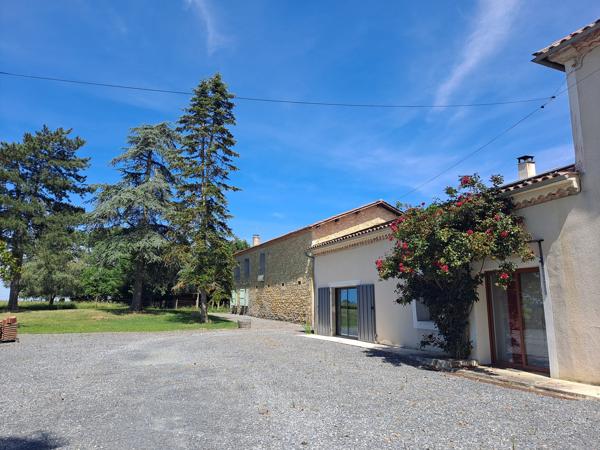 Domaine de 29 Hectares avec Maison Rénovée, Piscine, Vignoble