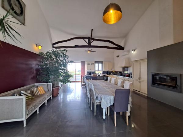 Domaine de 29 Hectares avec Maison Rénovée, Piscine, Vignoble