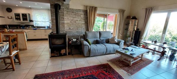 Pavillon familial de 2009, 3 chambres, garage.