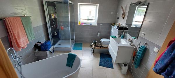 Pavillon familial de 2009, 3 chambres, garage.