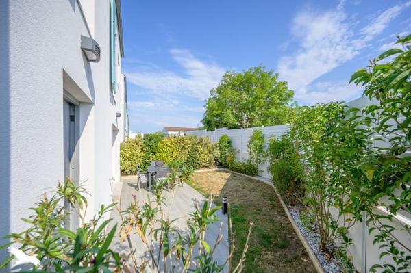 Maison à vendre 359 040 € Saint-Xandre 5 p 90 m² DPE C