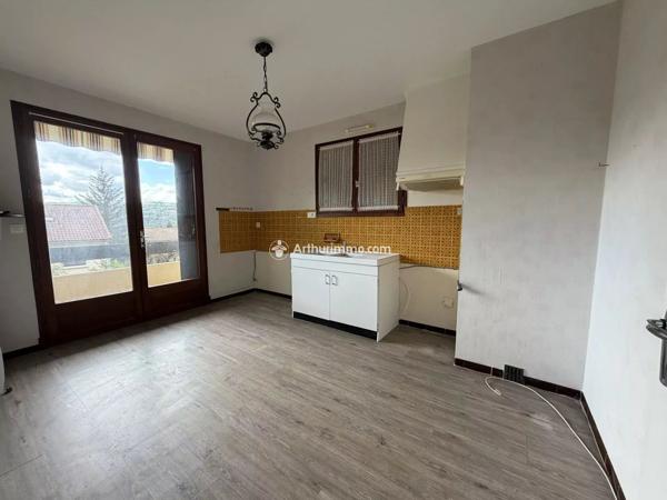 Vente                                                      Maison
                        
                     5 pièces                      118 m2                     à Creissels
