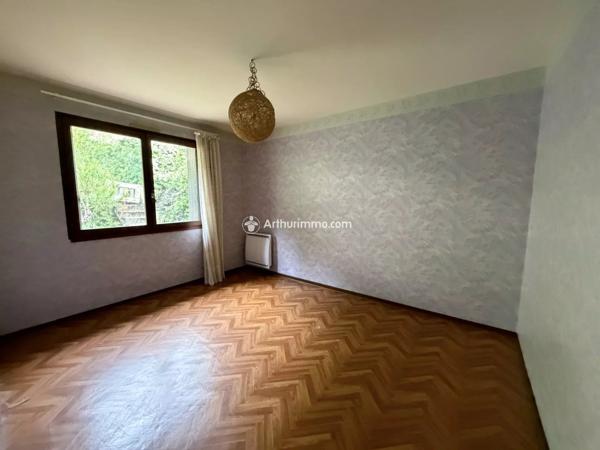 Vente                                                      Maison
                        
                     5 pièces                      118 m2                     à Creissels