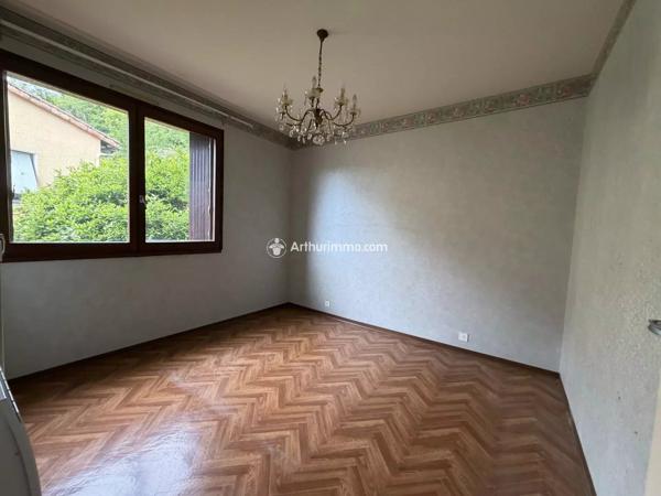 Vente                                                      Maison
                        
                     5 pièces                      118 m2                     à Creissels