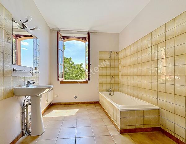 Propriété à fort potentiel proposant environ 900 m² total ! Gîtes, Centre Équestre, Loisir à Montauban