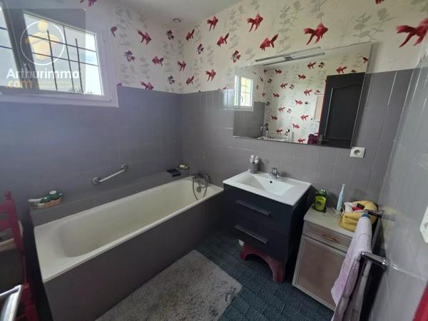 Vente                                                      Maison
                        
                     6 pièces                      108 m2                     à Sallertaine