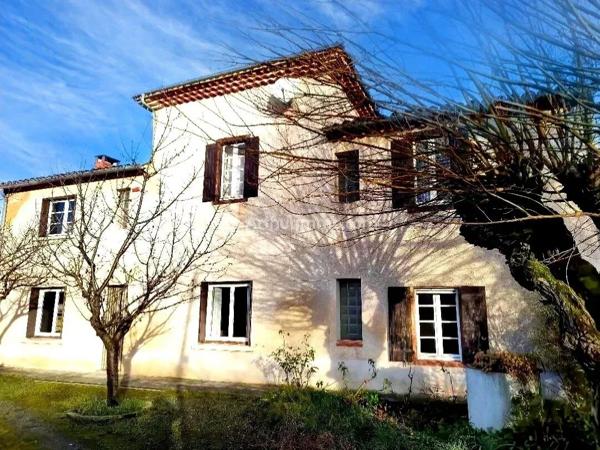 Vente                                                      Maison
                        
                     5 pièces                      148 m2                     à Castres