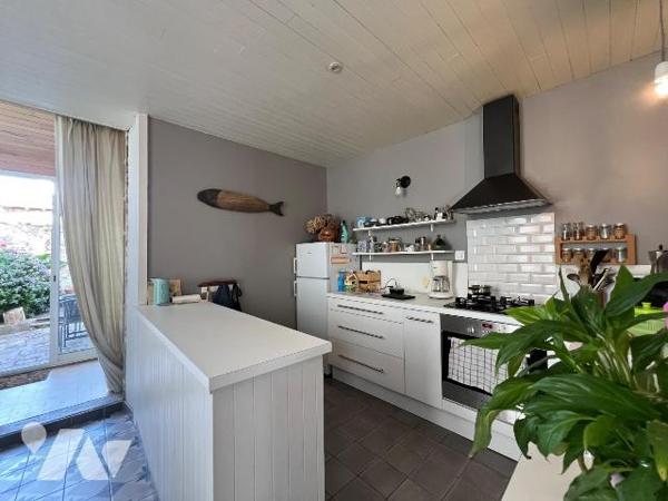 A VENDRE - BATZ SUR MER - PLEIN CENTRE - TOUT A PIED
Emplacement idéal, au coeur du bourg , au...
