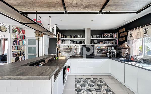 Maison à vendre    6 pièces • 162,75 m2 Roquebrune-sur-Argens