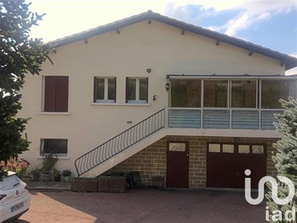 Maison traditionnelle 4 pièces de 137 m² à Mouleydier (24520)