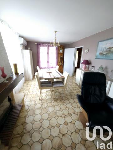 Maison traditionnelle 4 pièces de 137 m² à Mouleydier (24520)