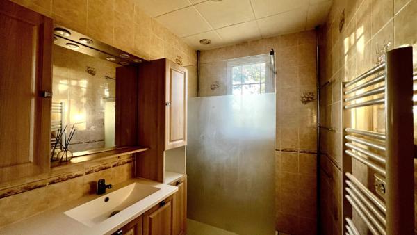 Maison de plain-pied 76 m² avec jardin paysagé